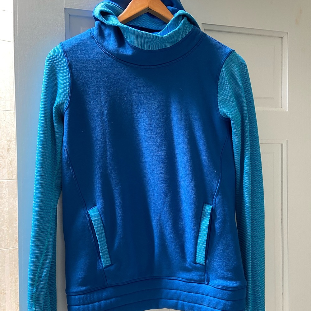 Ivivva hooded pullover
